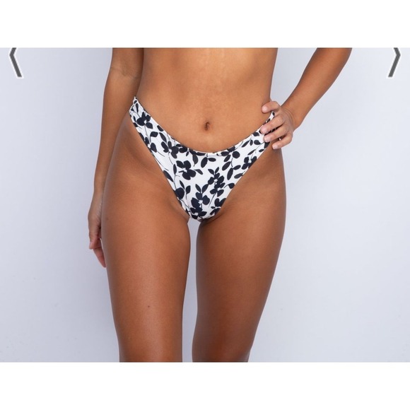 Skatie Alana Black/White Bikini Bottom, Medium - Picture 1 of 9